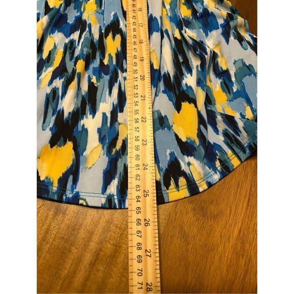 Ava & Grace women's Abstract blouse Tab Sleeves Size Small - Picture 8 of 8